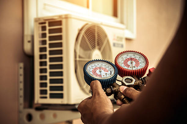 Professional Hvac technician working in Newton, MS